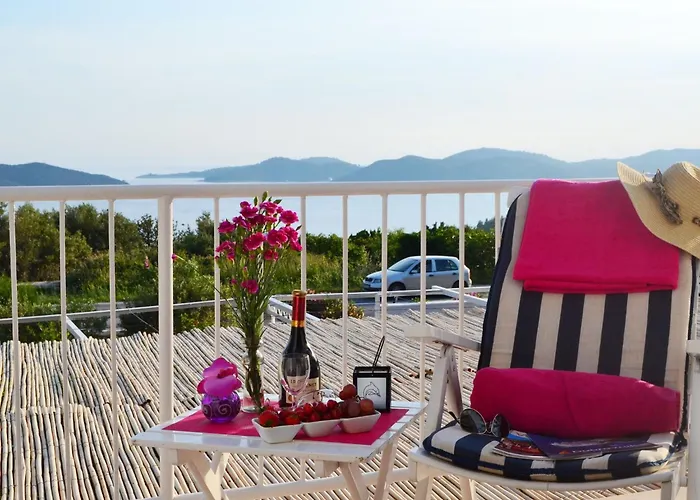 Apartamento 3 Bedroom With Balcony Brsečine