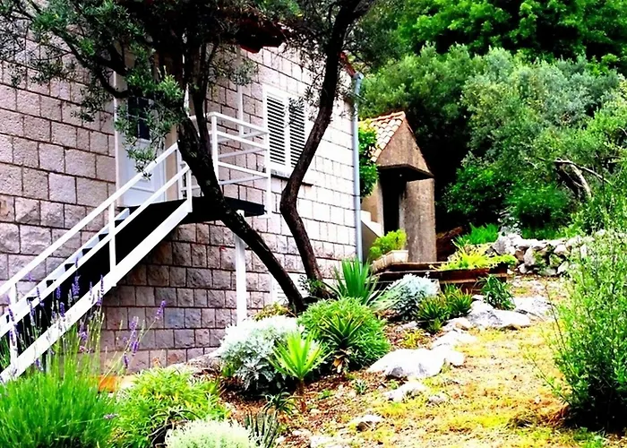 3 Bedroom With Balcony Brsečine